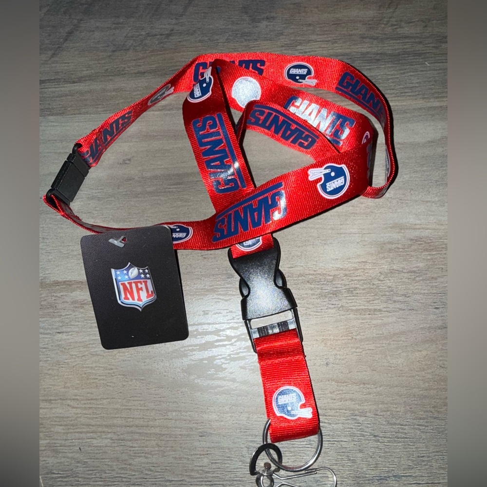 NWT NFL Giants Red and Blue Lanyard/Keychain